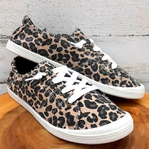 NWOT DUNES SPORT REESA CANVAS SLIP ON SNEAKERS